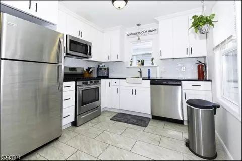 34 Wildwood Rd, Jefferson, NJ 07438