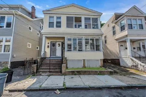 30 Aldine St, Newark, NJ 07112