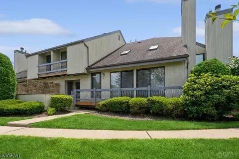 2 Sherborne St, Somerset, NJ 08873