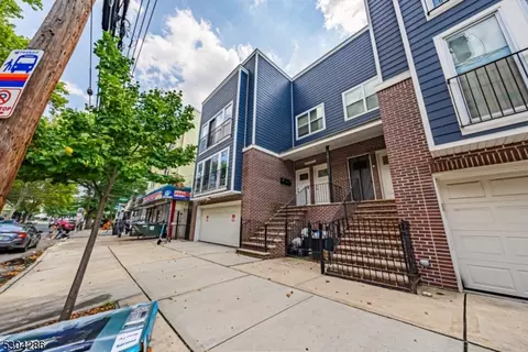 470 4th Ave #2, Newark, NJ 07107