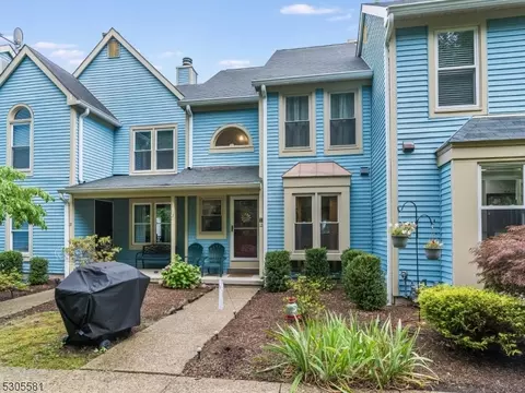 12 Mourning Dove Ct, Hackettstown, NJ 07840