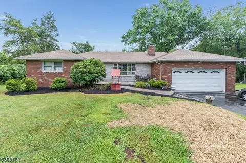 63 Robbins Rd, Somerville, NJ 08876
