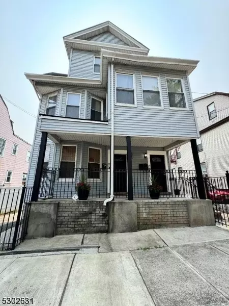 671 Irvine Turner Blvd #3, Newark, NJ 07112