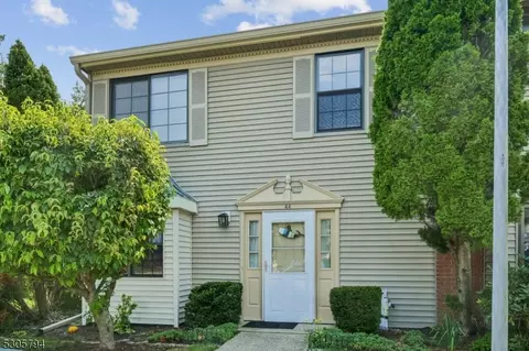 44 Carlisle Ct, Somerset, NJ 08873