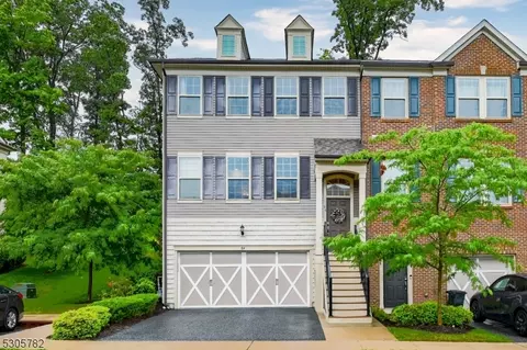 84 Albert Ct, Randolph, NJ 07869