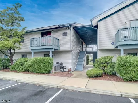 20 Delar Pkwy #116, Franklin Park, NJ 08823