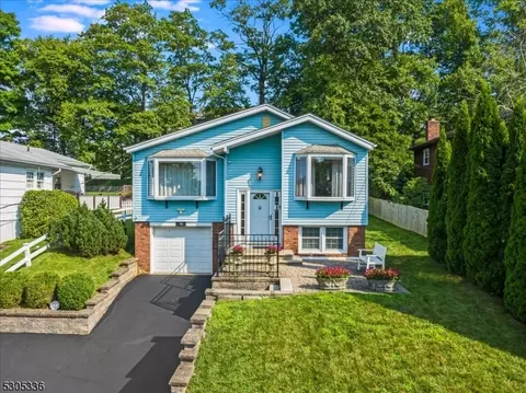 76 Salmon Rd, Roxbury Twp, NJ 07850