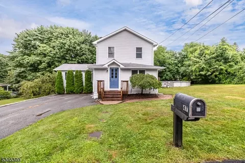 47 Woodsedge Ave, Mount Olive, NJ 07828