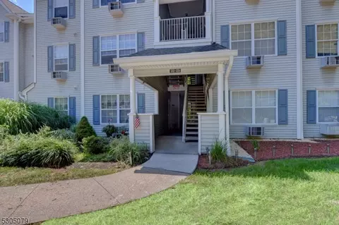 1313 Bedford Dr, Pompton Plains, NJ 07444