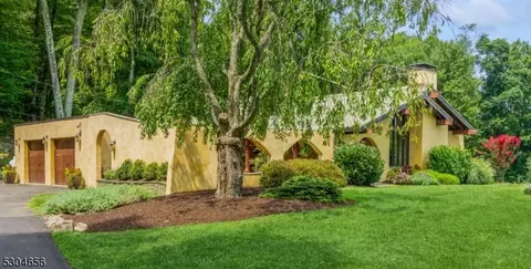 137 Beacon Hill Rd, Califon, NJ 07830