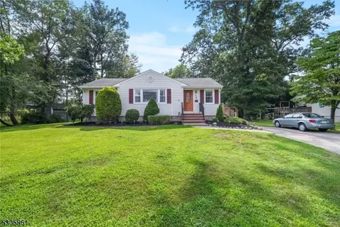 35 Marlin Ave, Pequannock Twp, NJ 07440