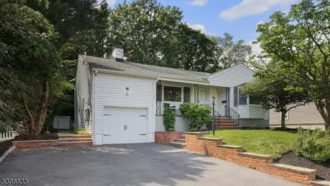 34 Nomahegan Ct, Cranford, NJ 07016