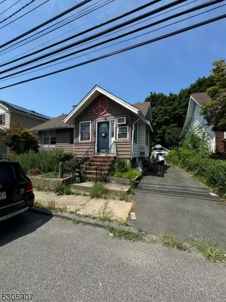 91 Church St, Haledon, NJ 07508