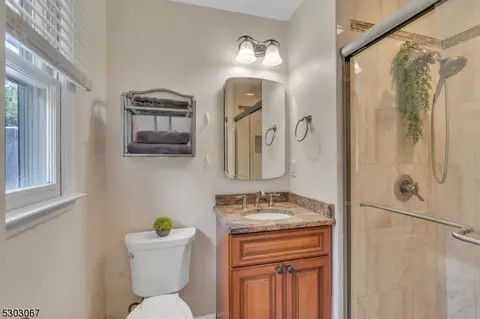 34 Boonstra Dr, Wayne, NJ 07470 photo 15