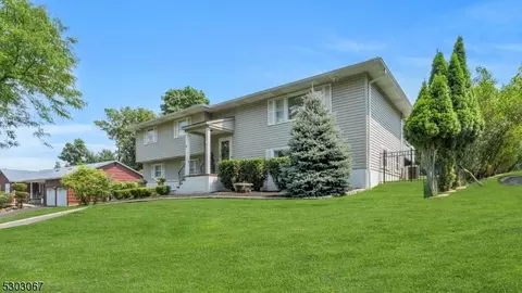 34 Boonstra Dr, Wayne, NJ 07470 photo 2