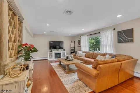 34 Boonstra Dr, Wayne, NJ 07470 photo 4