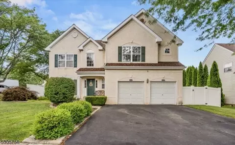 26 Lauren Ln, Phillipsburg, NJ 08865