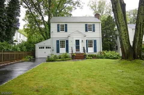 16 Sussex Ave, Chatham, NJ 07928