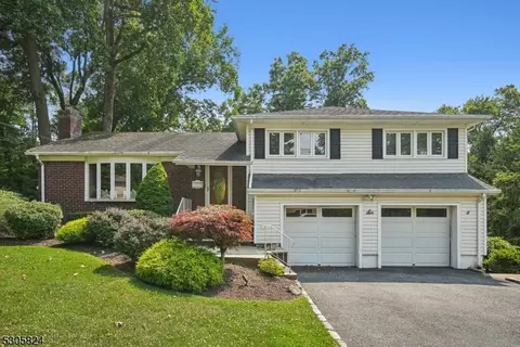 6 Willow Ln, Caldwell, NJ 07006