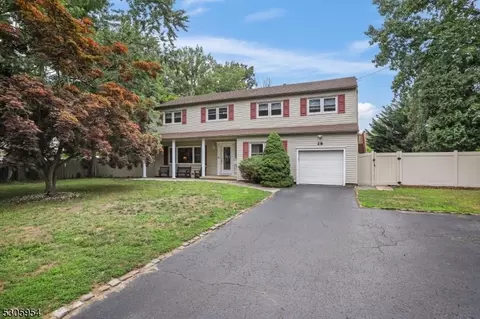 28 Annapolis Dr, Manalapan, NJ 07726