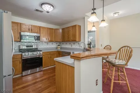 96 Overlook Dr, Stewartsville, NJ 08886