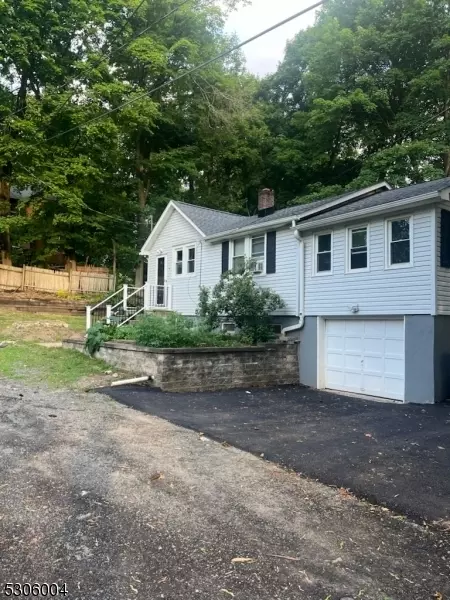 6 Ikes Ln, Netcong, NJ 07857