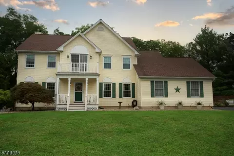 27 Endicott Dr, Independence Twp, NJ 07838