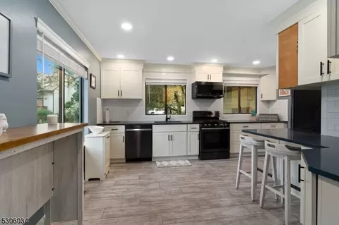 37 Cardinal Ln, Newton, NJ 07860