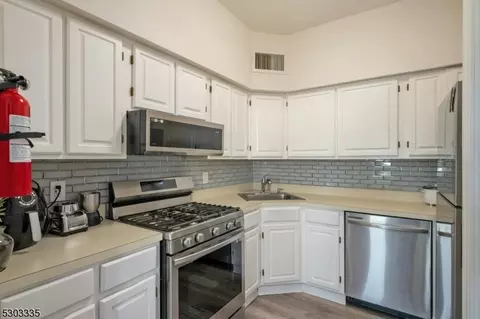 70 B E Blackwell St #B, Dover Town, NJ 07801 photo 10