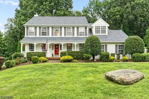 9 Autumn Dr, Mine Hill, NJ 07803
