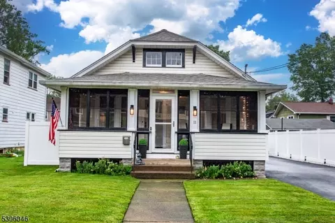11 Adrian St, Pompton Lakes, NJ 07442