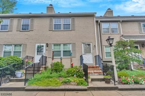 87 Franklin Ct, Flemington, NJ 08822