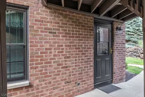181 Long Hl, Little Falls, NJ 07424