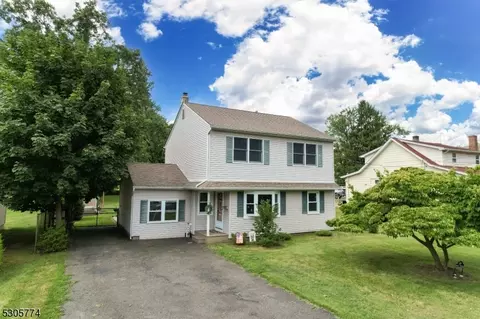 107 Mountain Pkwy, Green Brook, NJ 08812