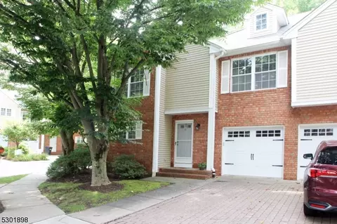 06 Berkeley Sq, Watchung, NJ 07069