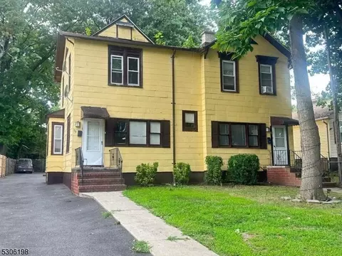 47 Oak St, East Orange, NJ 07018