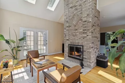 6 Independence Ct, Madison, NJ 07940
