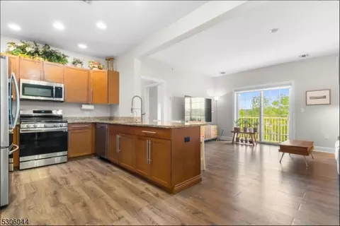 3410 Windsor Park Ct, Englewood, NJ 07631