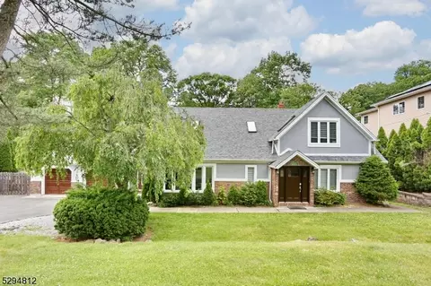543 Burlington St, Paramus, NJ 07652 photo 2