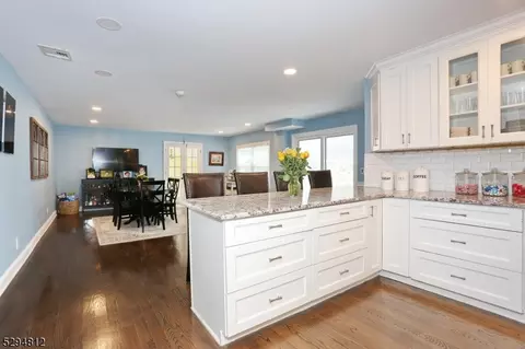 543 Burlington St, Paramus, NJ 07652 photo 14
