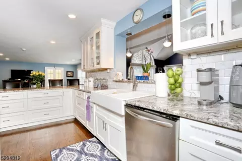 543 Burlington St, Paramus, NJ 07652 photo 12