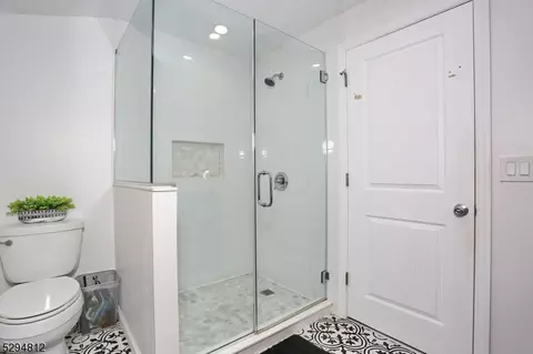 543 Burlington St, Paramus, NJ 07652 photo 19