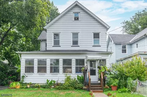 12 Hennion Pl, Bloomingdale, NJ 07403