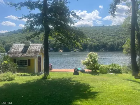 77 W Shore Trl, Sandyston, NJ 07826