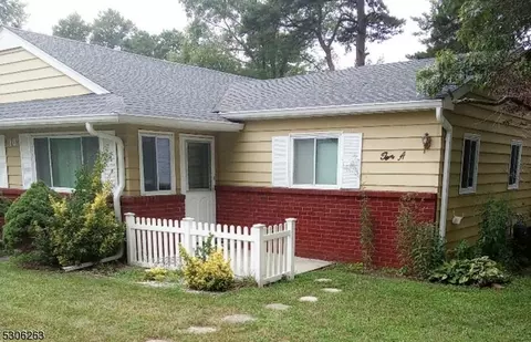 10 Pheasant St # A, Manchester Township, NJ 08759