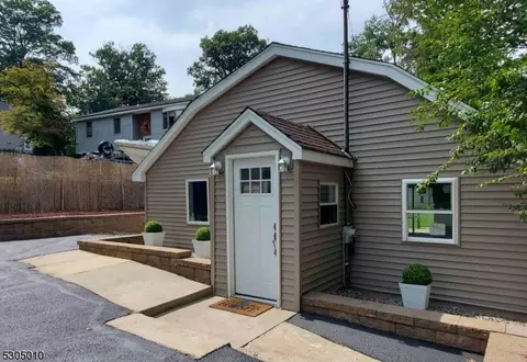 200 Point Breeze Dr, West Milford Twp, NJ 07421