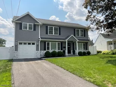 10 Canterbury Ln, Woodbridge Twp, NJ 07067