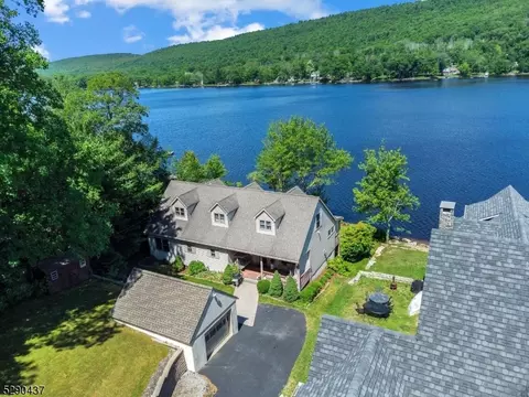 159 E Shore Lake Owassa Rd, Newton, NJ 07860
