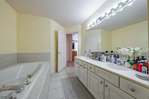 183 Levinberg Ln, Wayne, NJ 07470 photo 28