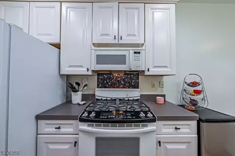 183 Levinberg Ln, Wayne, NJ 07470 photo 12